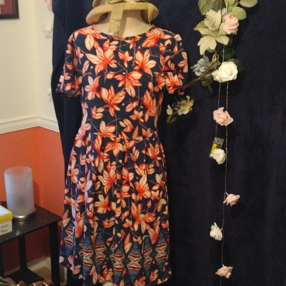 Dress - Picture 1 of 3
